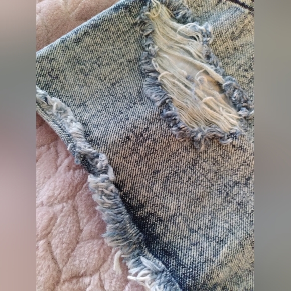 ❤️SALE ITEM Forever21 Acid washed booty demin shorts - Picture 5 of 6